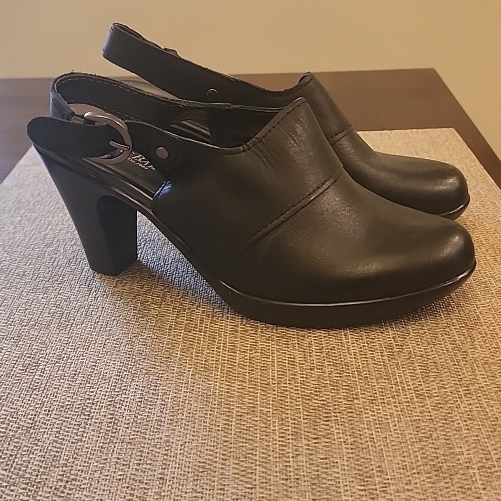 St. John's Bay leather heels black size 7